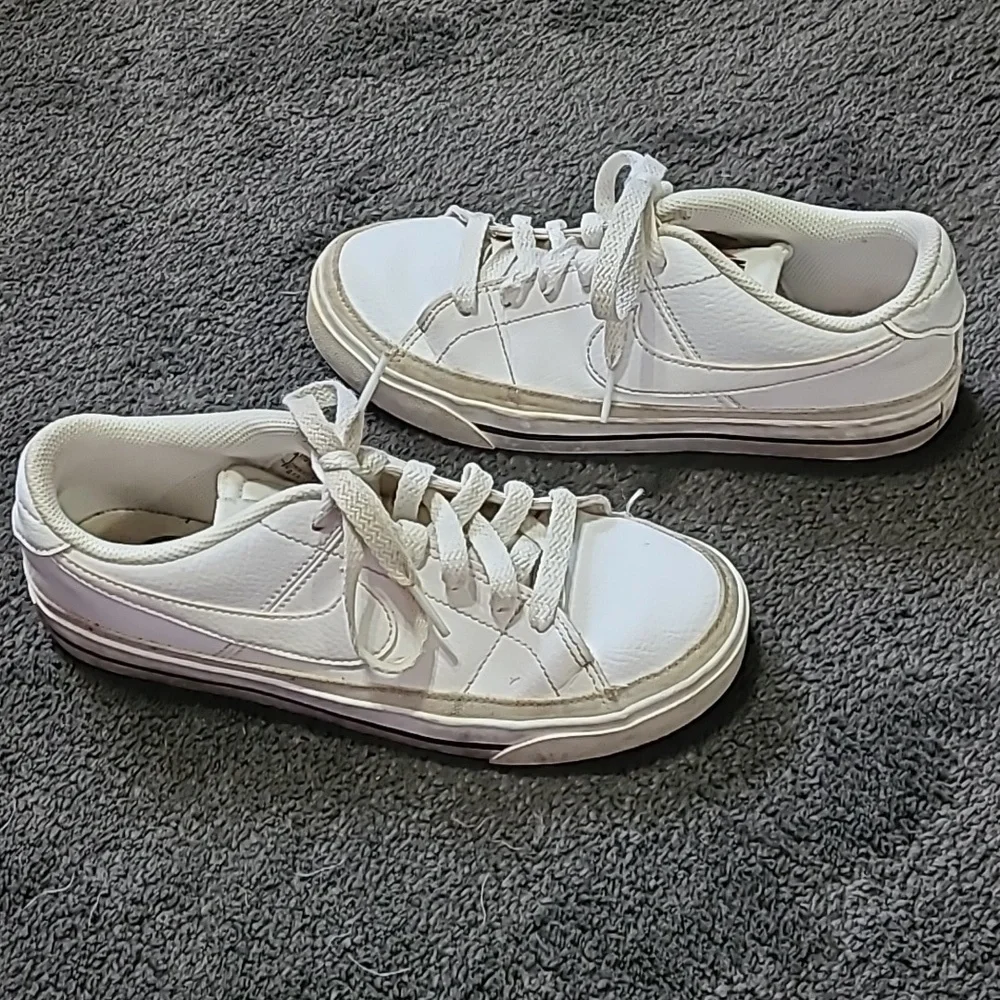 Nike court legacy
